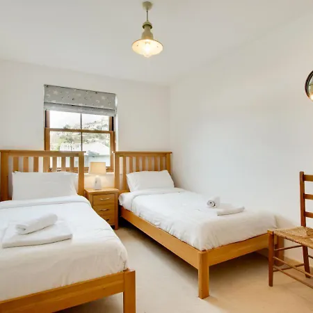 Number Six The Creekside * Looe