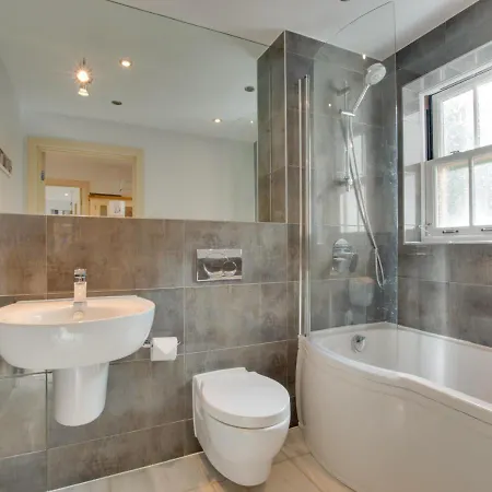 Number Six The Creekside Looe